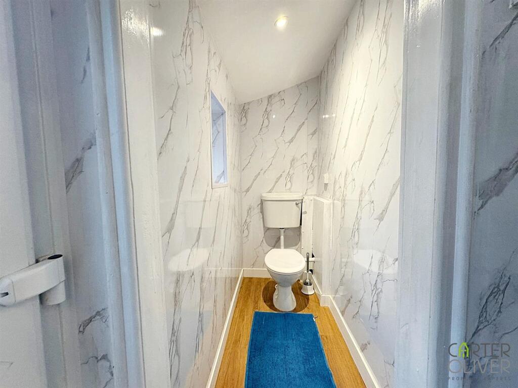 SIDE LOBBY / STORAGE CUPBOARD / WC