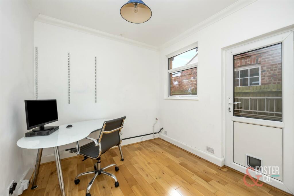 Braemore Road, 77-011.jpg