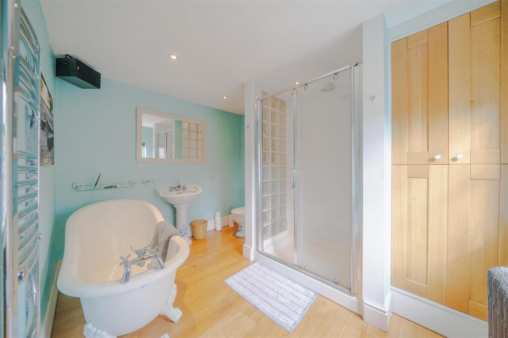 En-Suite Bathroom