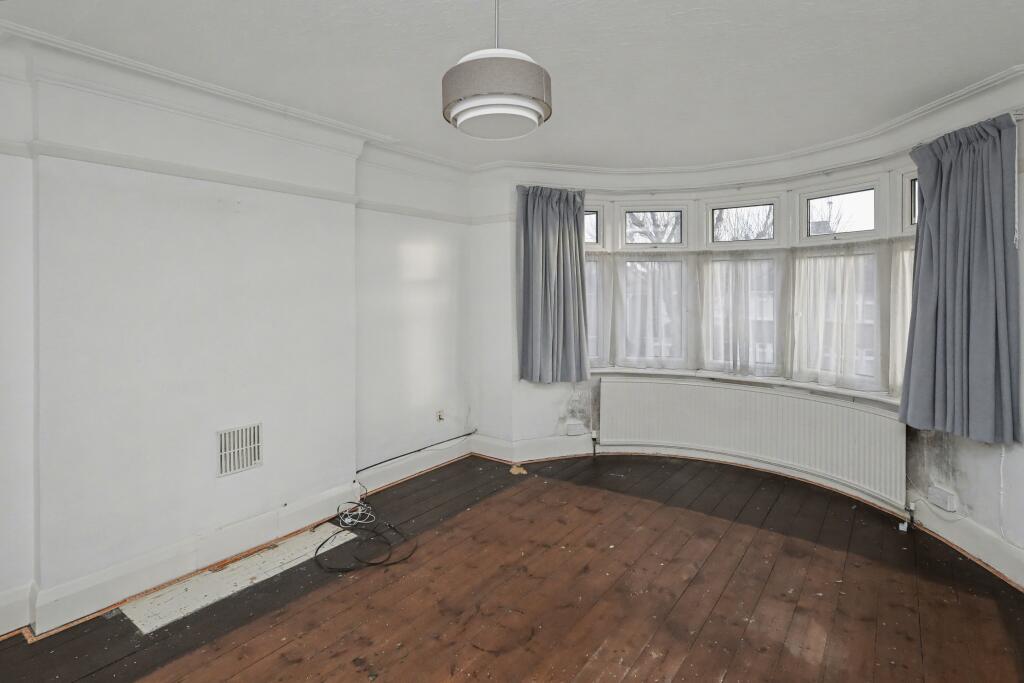 11 Church Crescent, London N20 0JR