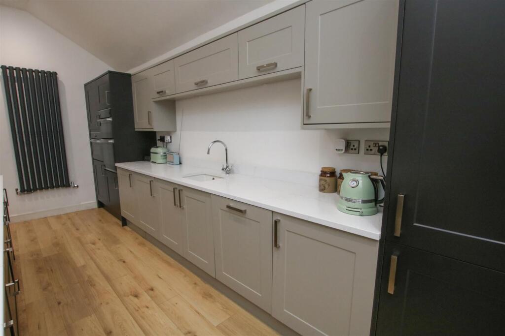 OPEN PLAN LIVING DINING 'ISLAND' KITCHEN