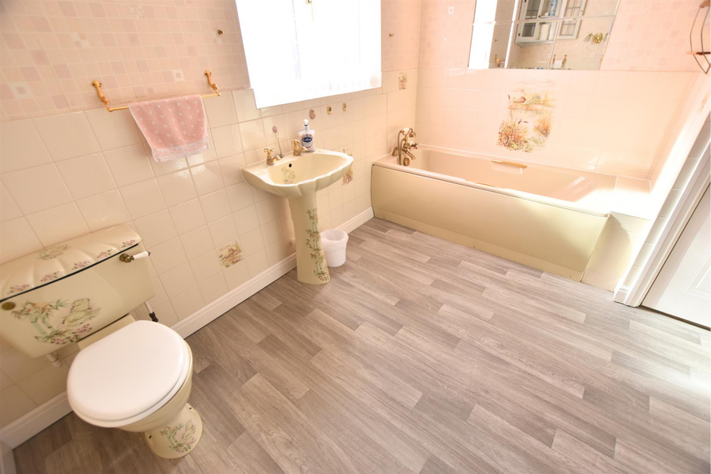 FAMILY BATHROOM