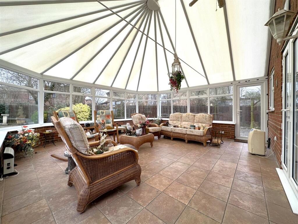 Large Conservatory 699