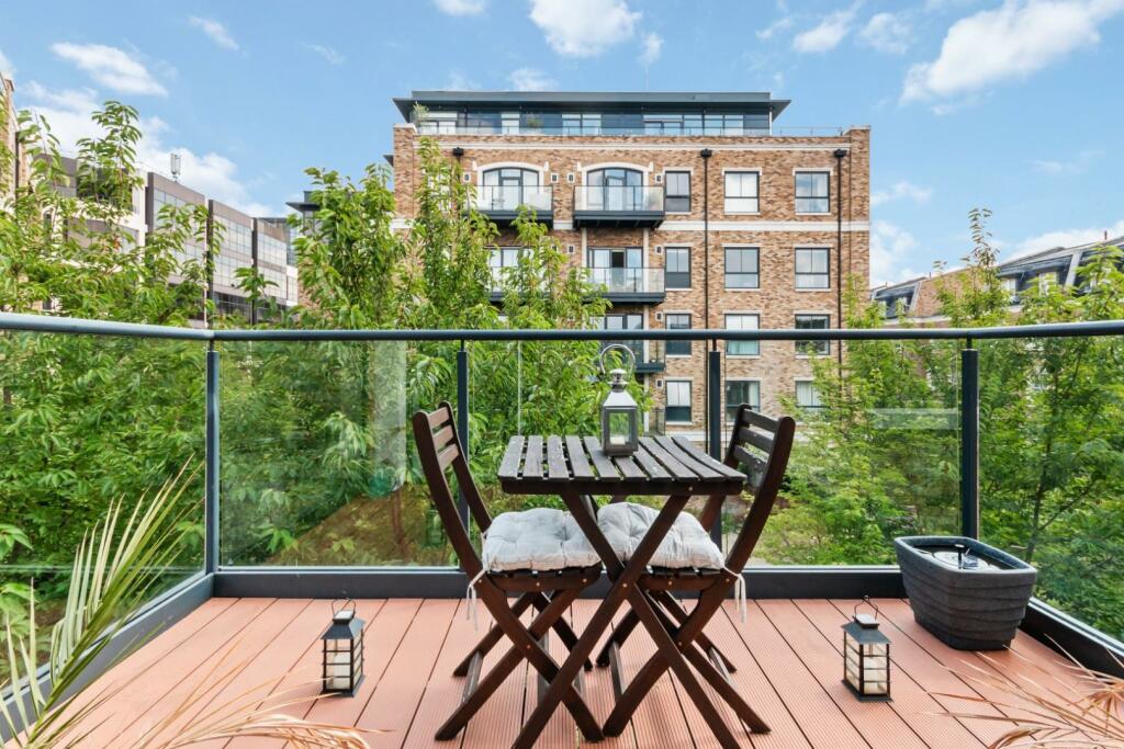 25 Concord Court Ph12.jpg