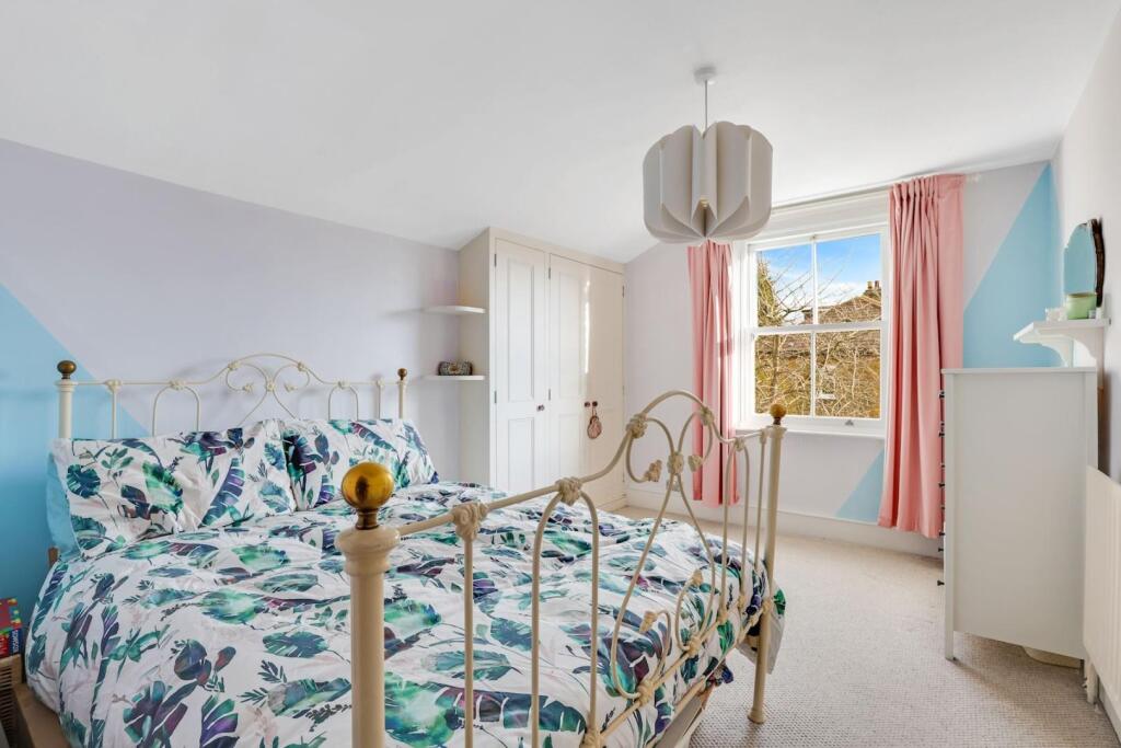 12-1ca9JHPropworld - 95c Peak Hill - 1-medium.jpg