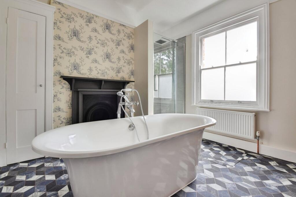 Bath/Shower Room