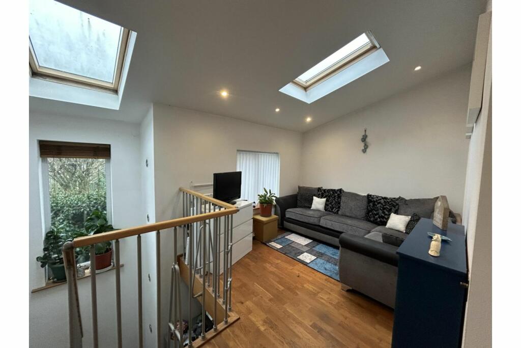 Living Room/Bedroom