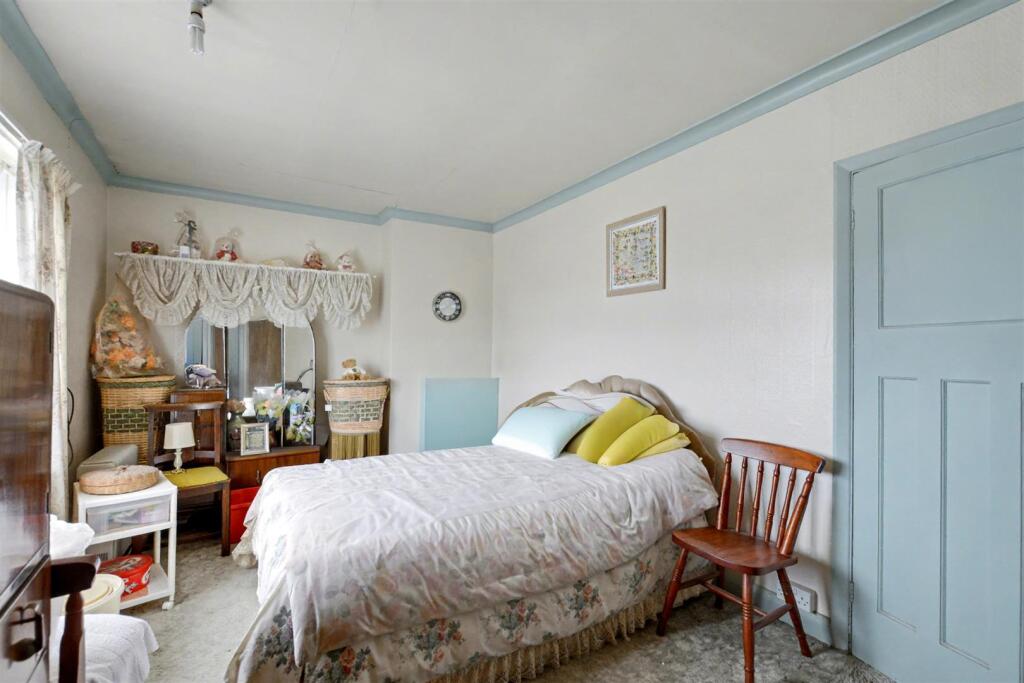 Bedroom 1_2.jpeg