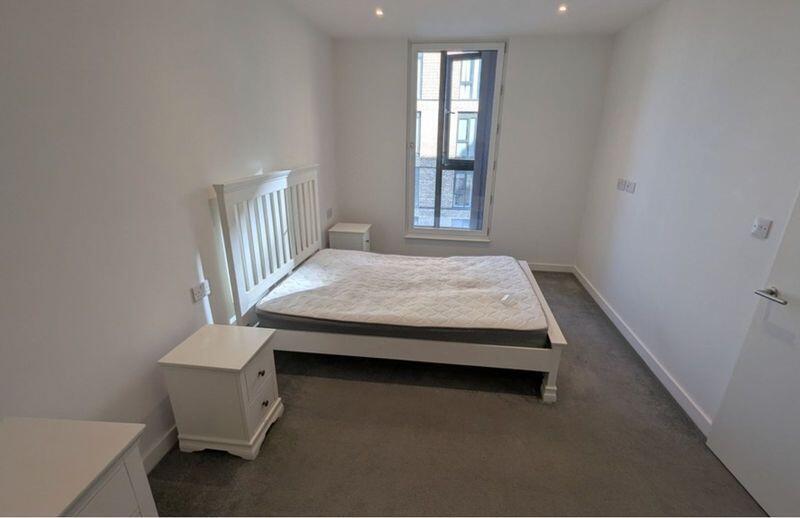 10206 bed 2.jpg