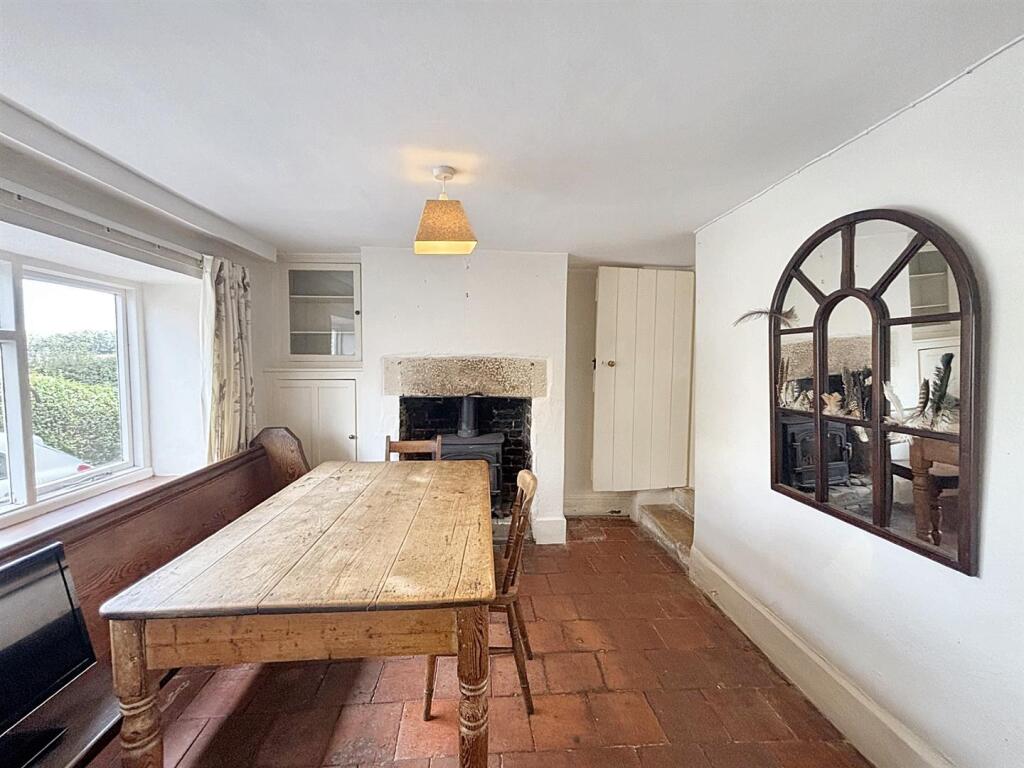 Dining room.jpg