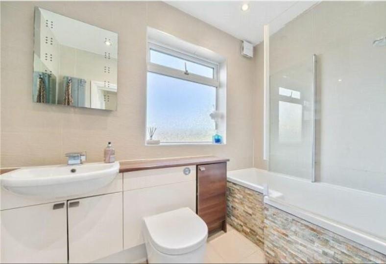 42 Orchard Close - 5.jpg