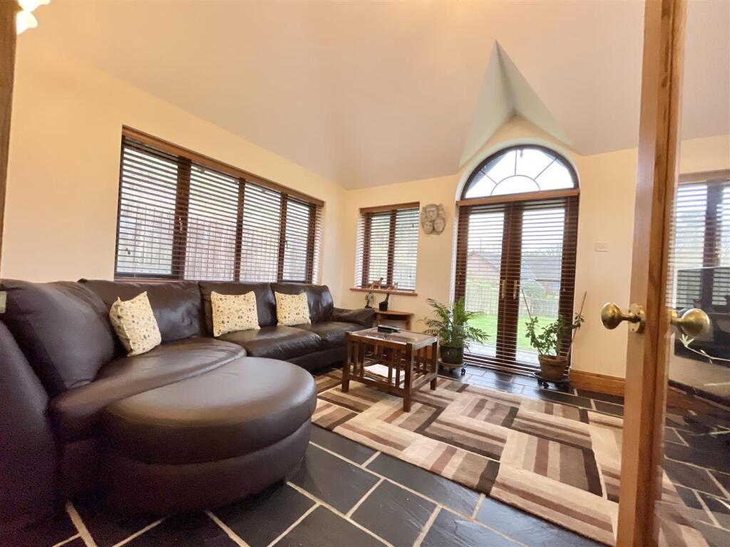 Fron Briallen sun room pic 2.jpg