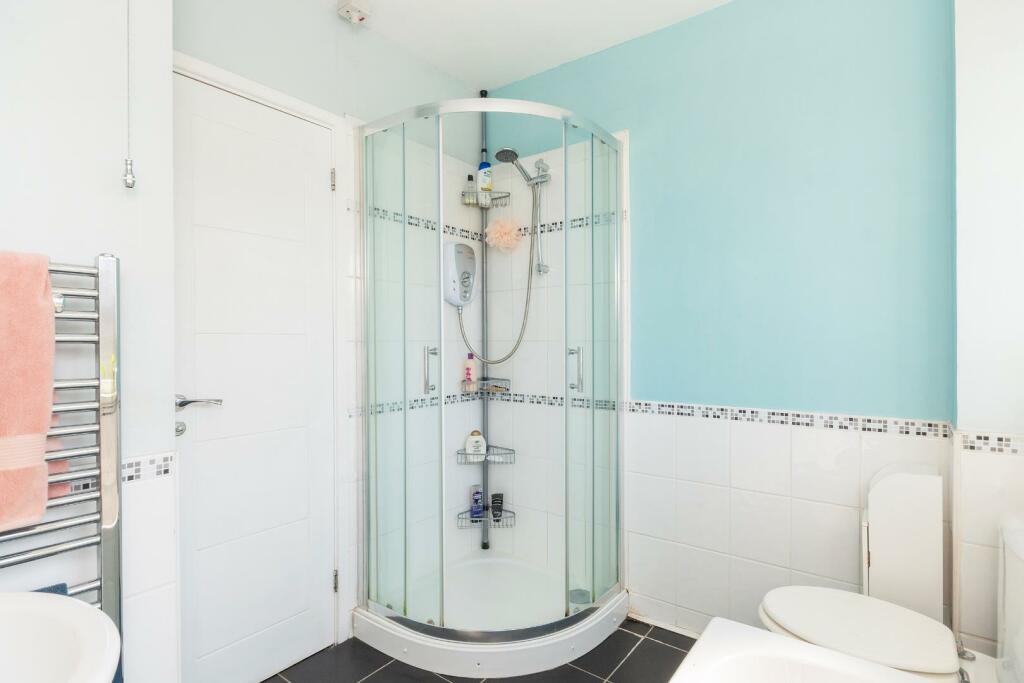 2H8RBN - Bathroom A.jpg