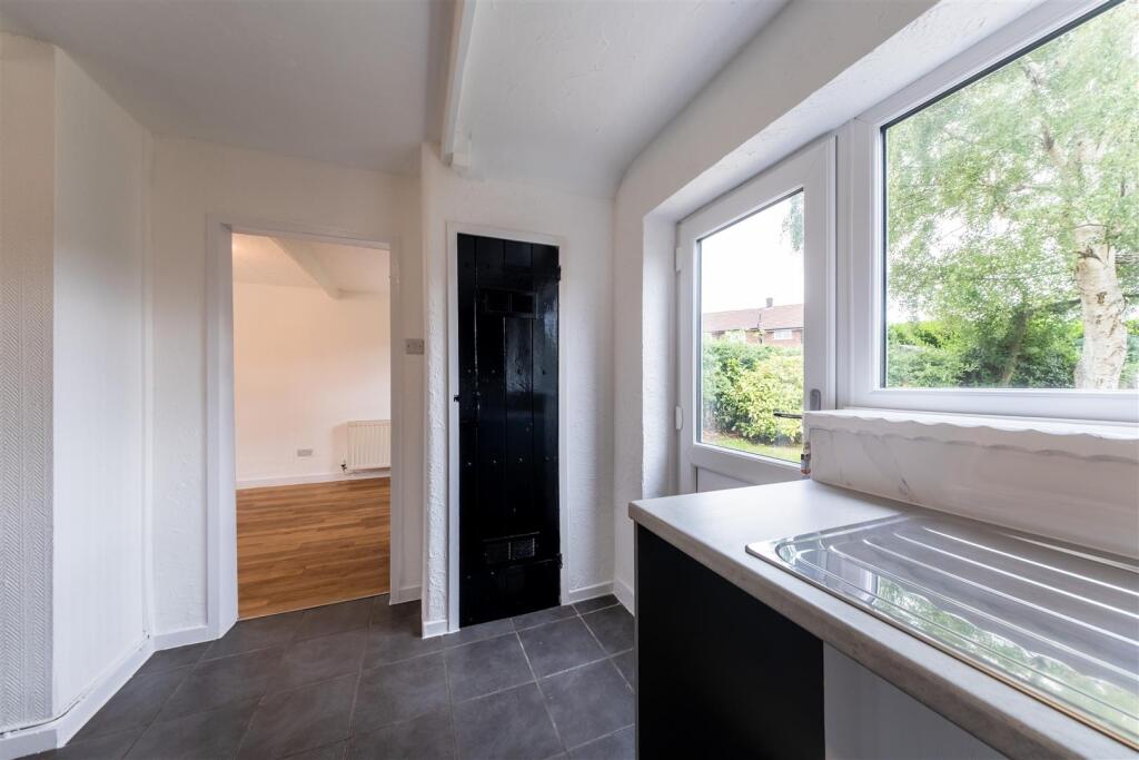 6 Stoneheys Lane-006.jpg