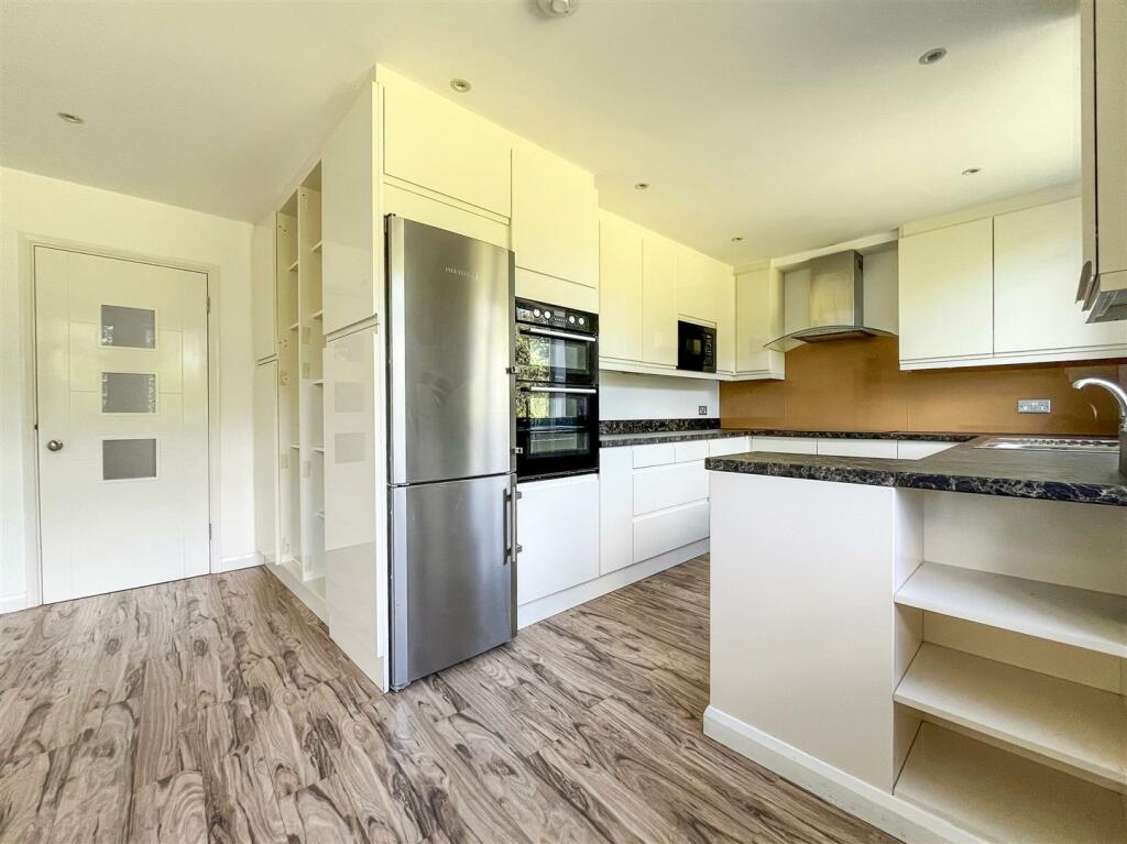 kitchen 3.jpg