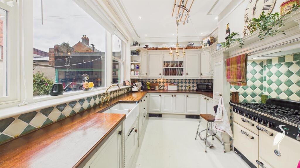 Breakfasting Kitchen