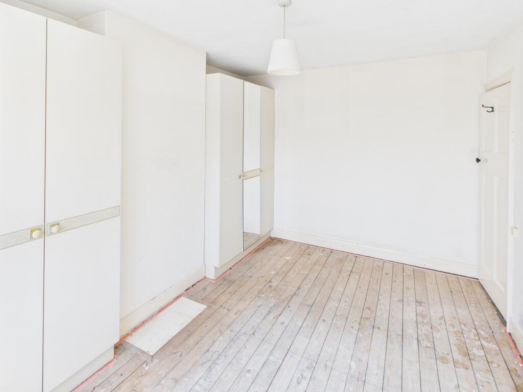 CAM04233G0-PR0023-STILL015