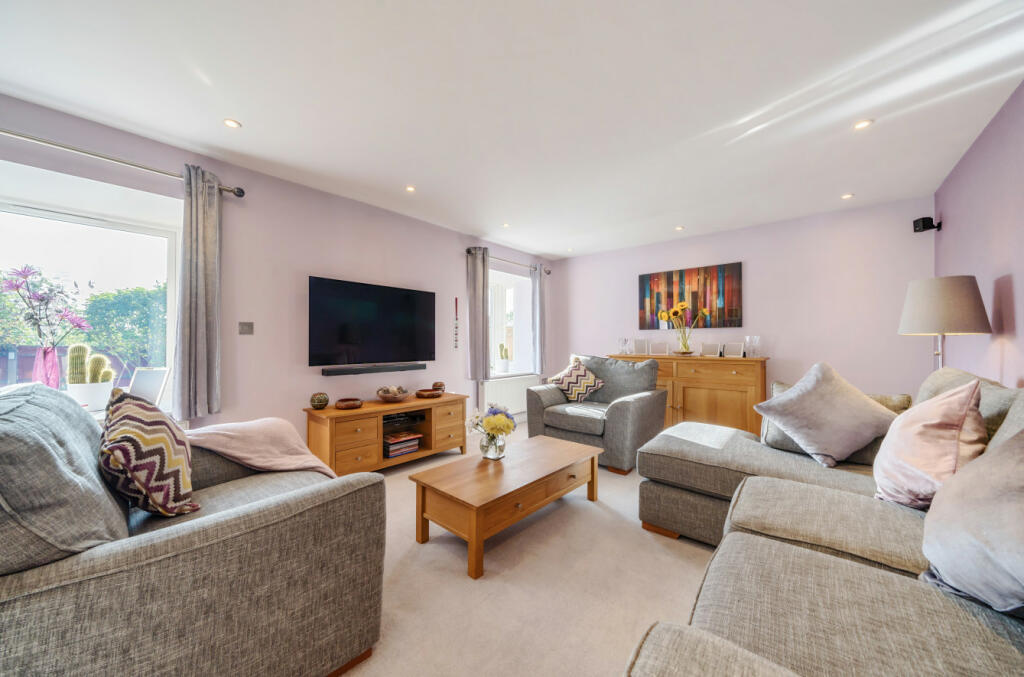 1040774 (2).jpg
