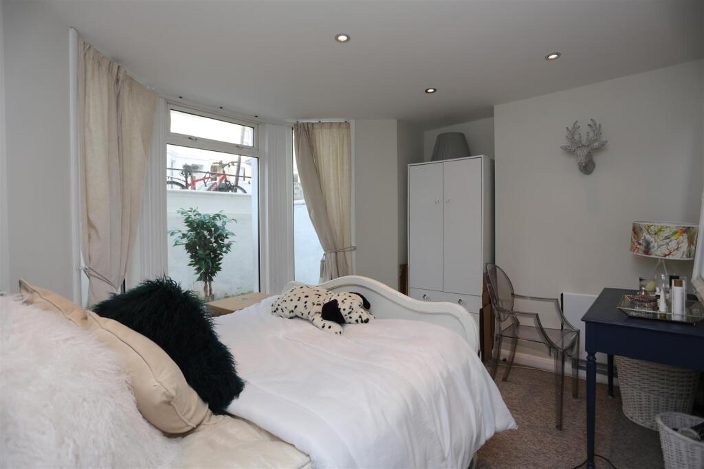 lgf 88 Goldstone Road - Furnished - Bed 1.JPG