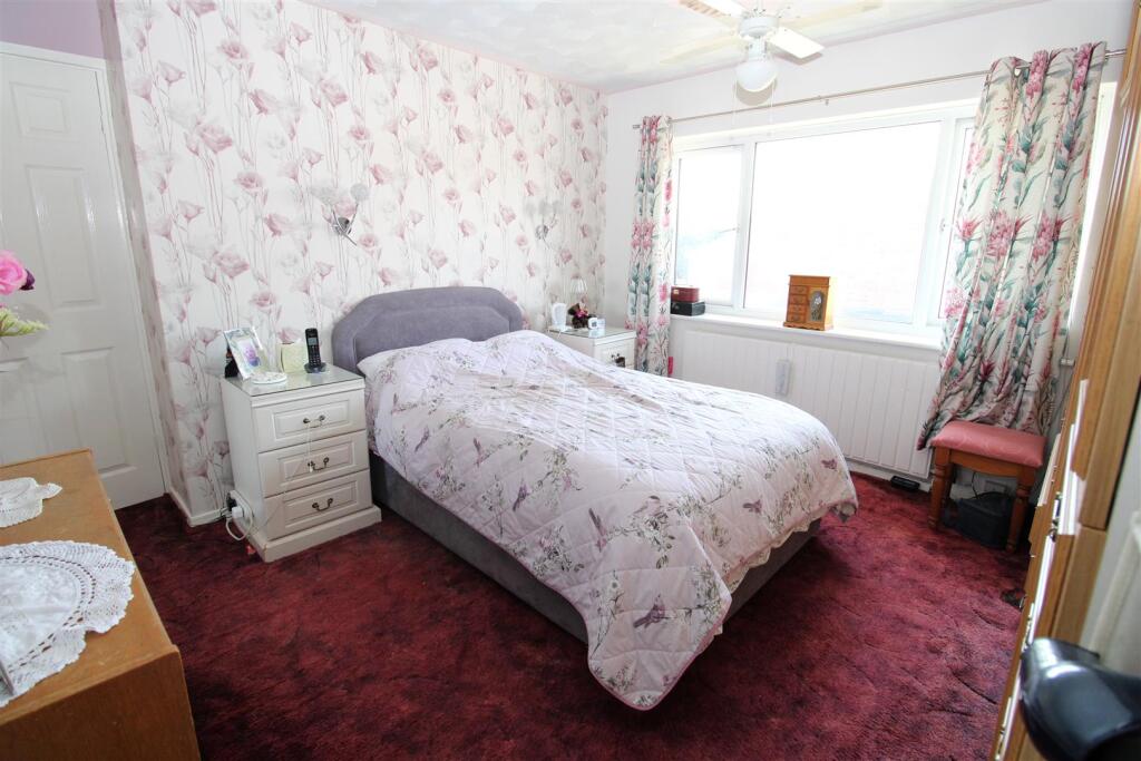 Bed 1(1).JPG