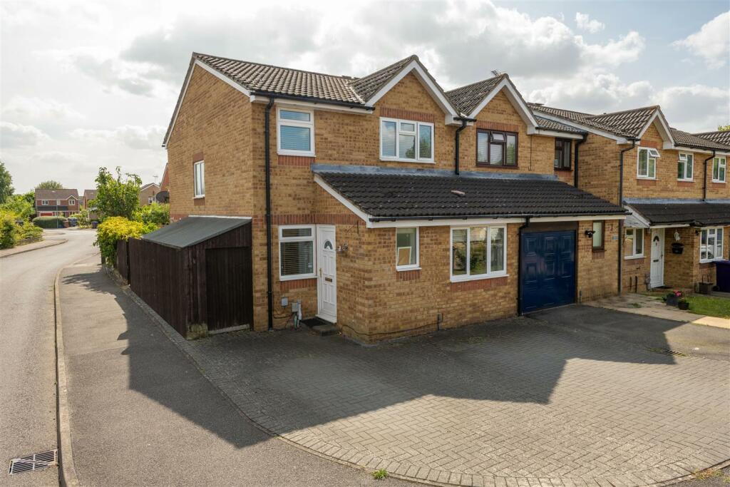 1 Mermaid Close, Hitchin-30.jpg