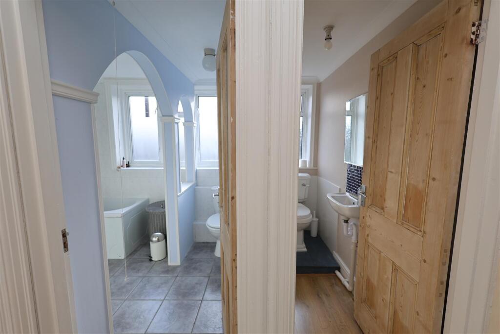 BATHROOM / WC