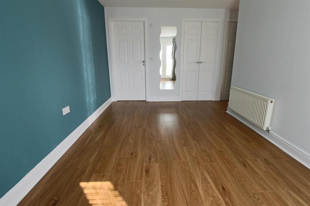 11. Master Bedroom.JPG
