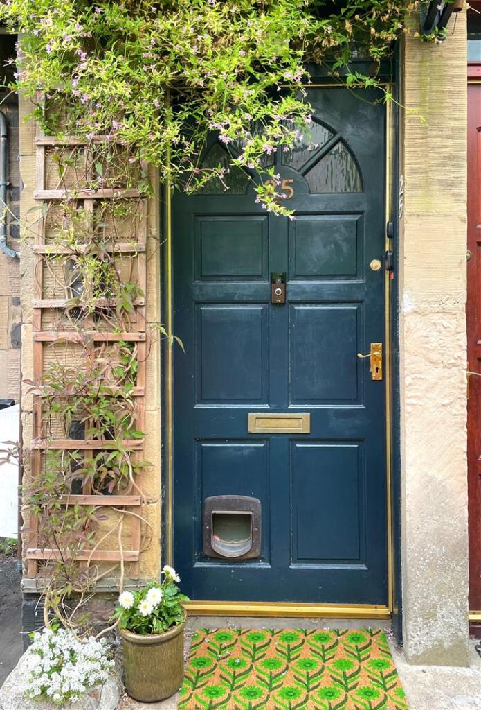 25 Douglas Street Door.jpg
