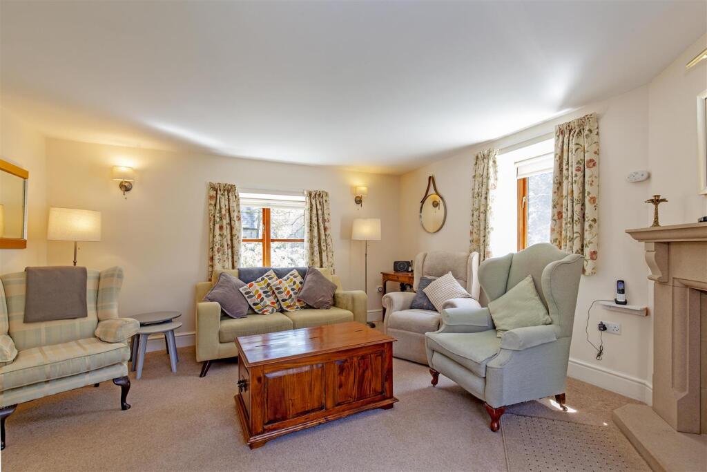 Reception Room-1.jpg