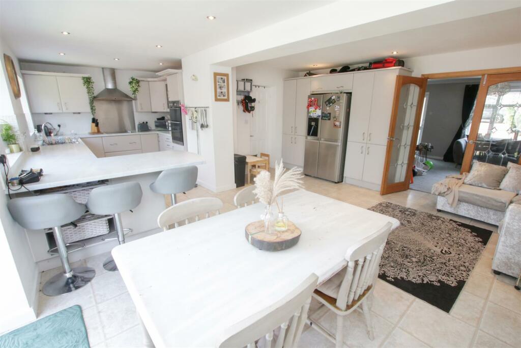 OPEN PLAN LIVING /DINING /KITCHEN