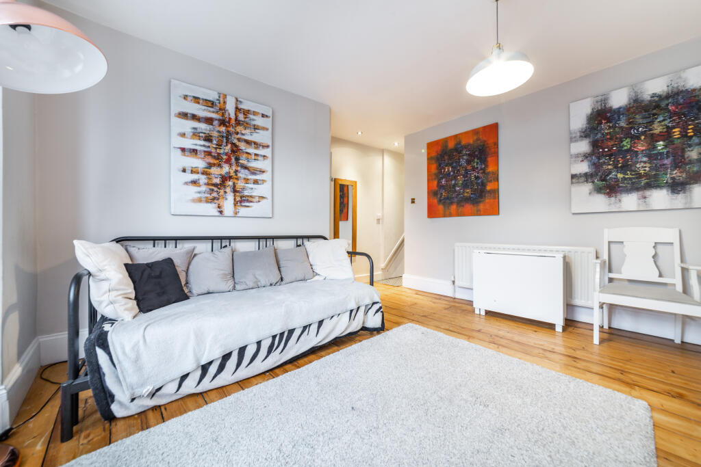 Lounge - Alternate V