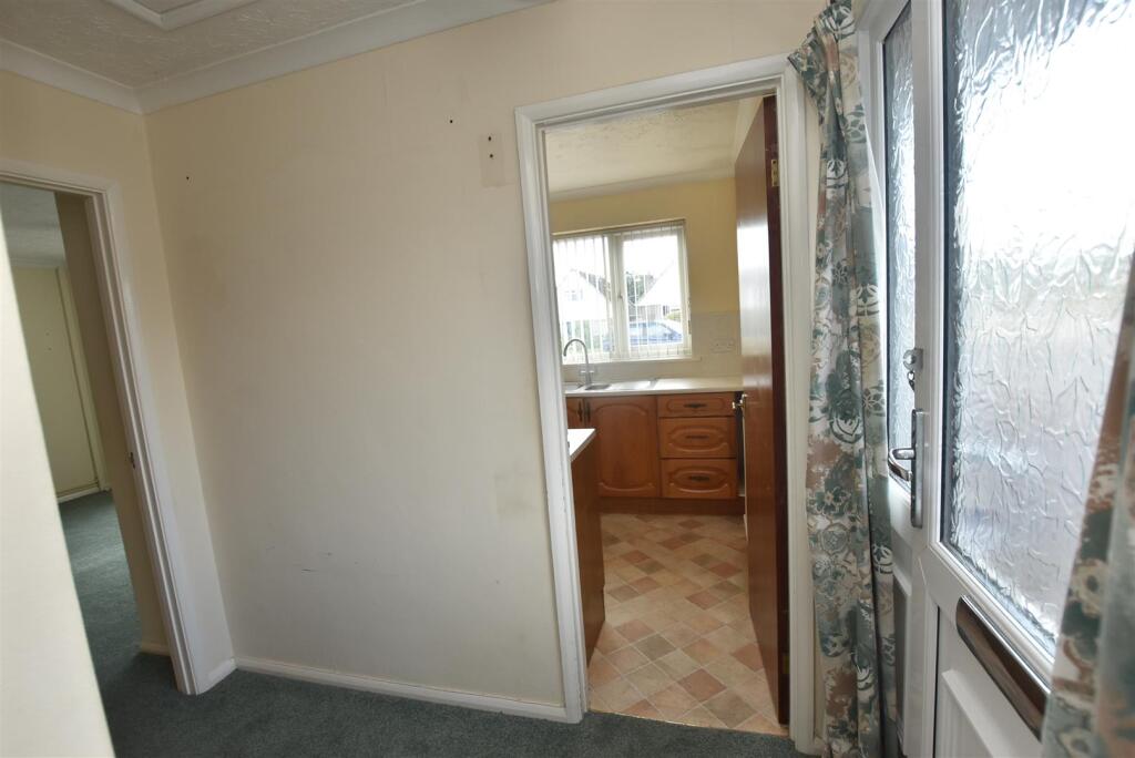 Entrance Hall ('L' - Shaped)