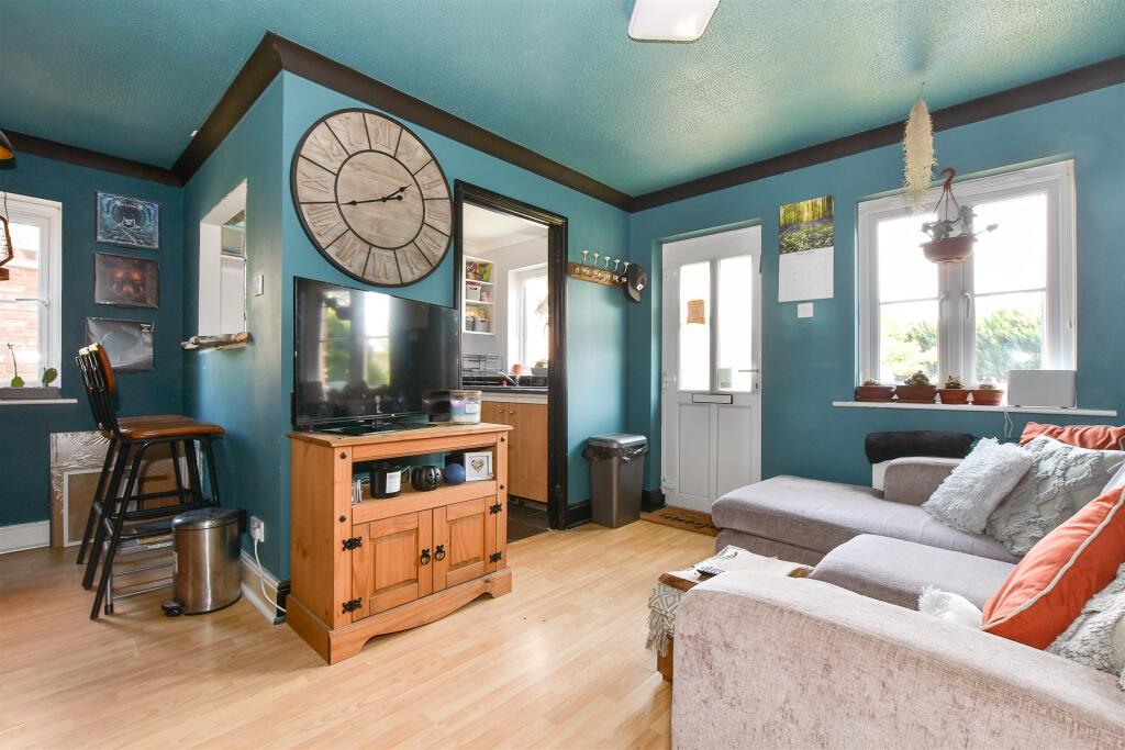 Lounge/ Dining Room