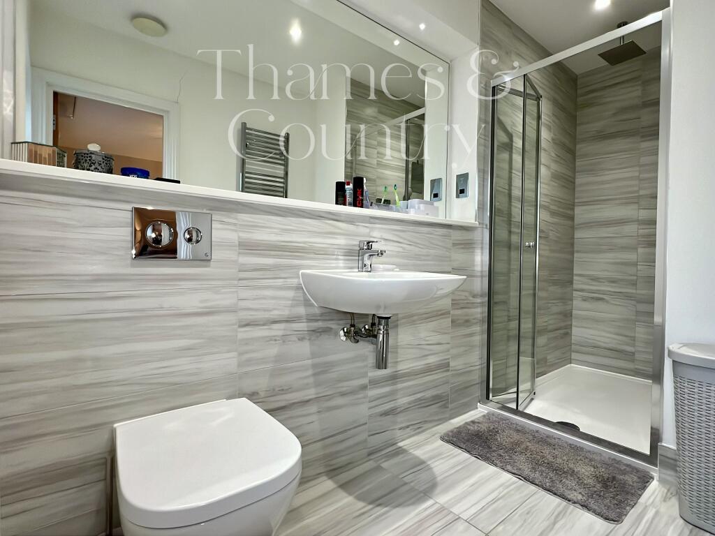 En-suite Principal bedroom first floor