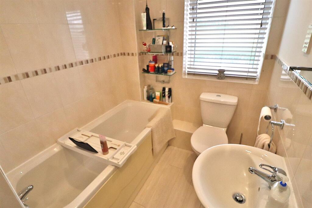 BATHROOM/W.C