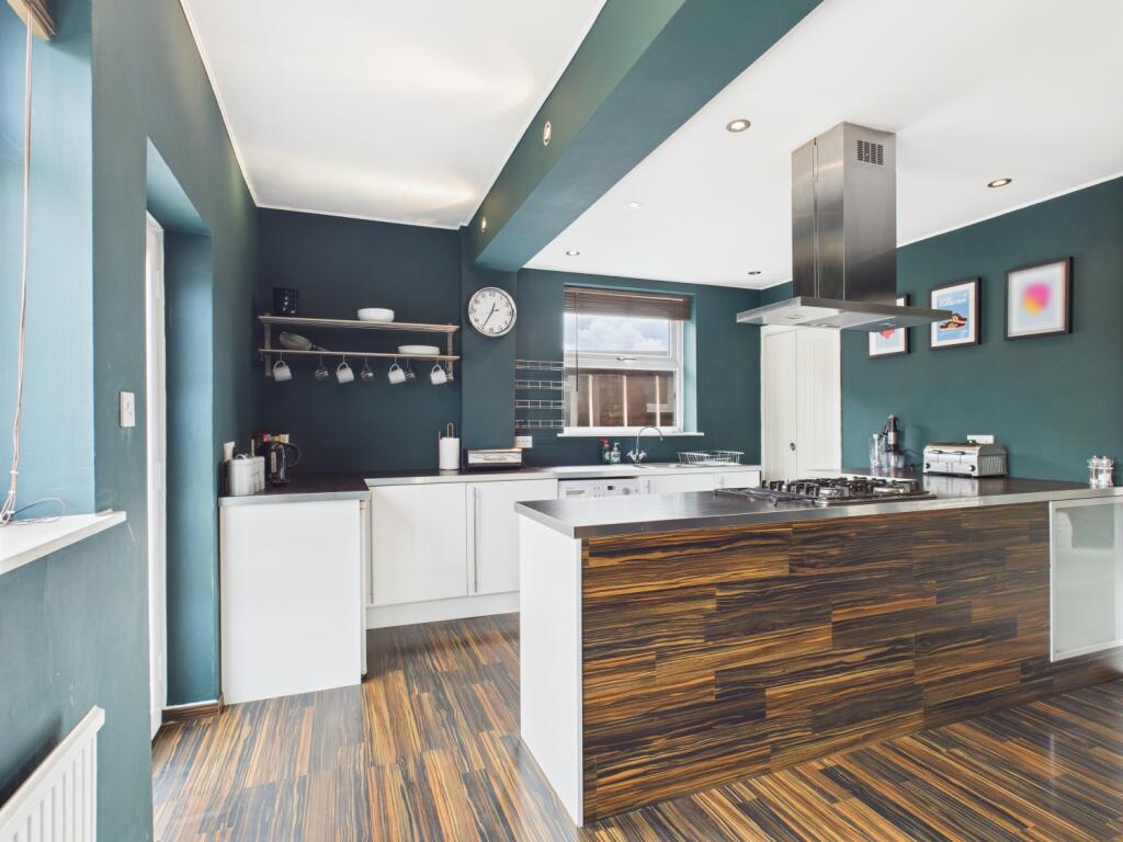 CAM03729G0-PR0102-STILL012