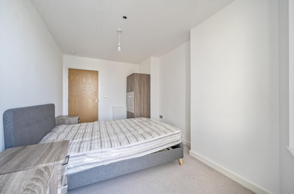 1365169-7-68e7a16...