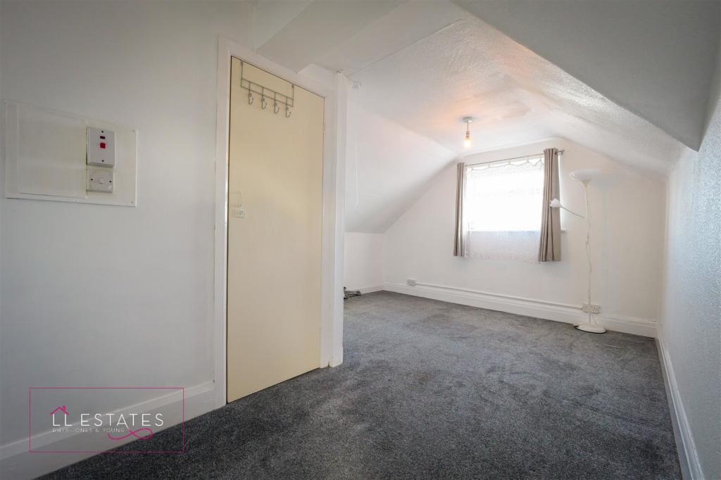 Bedroom 4.jpg