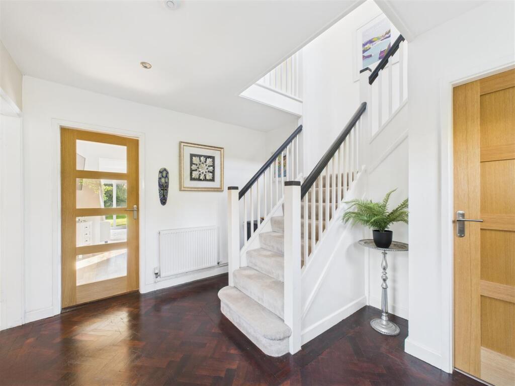 ENTRANCE HALLWAY 1.jpg