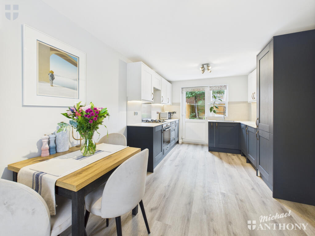 CAM03852G0-PR0392-STILL005