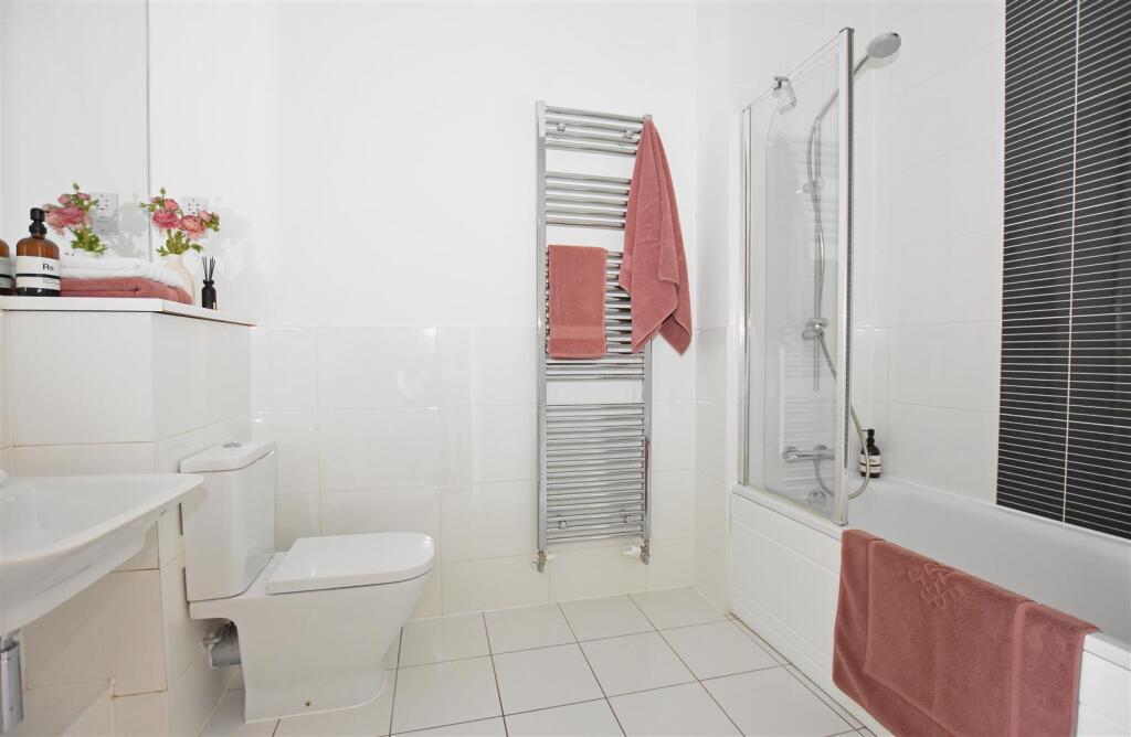 Bathroom.JPG