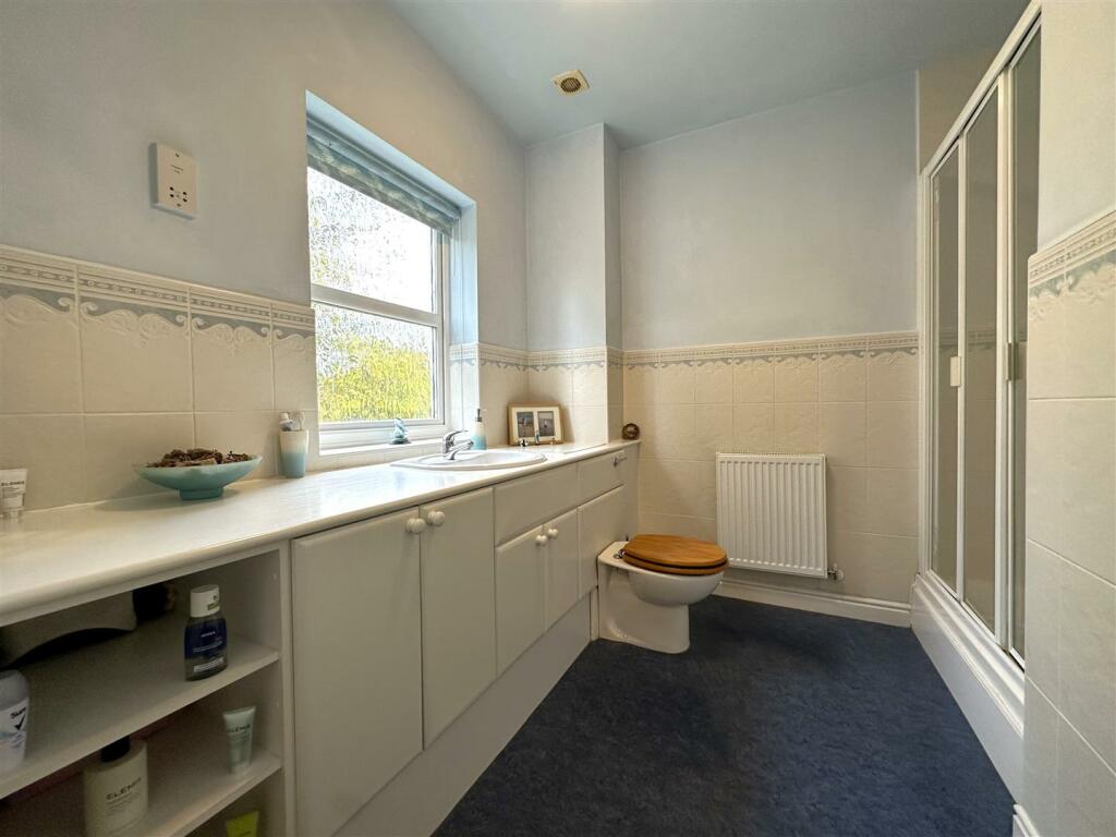 Master En-Suite 740