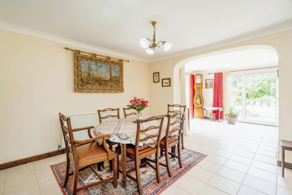 Lounge/Dining Room