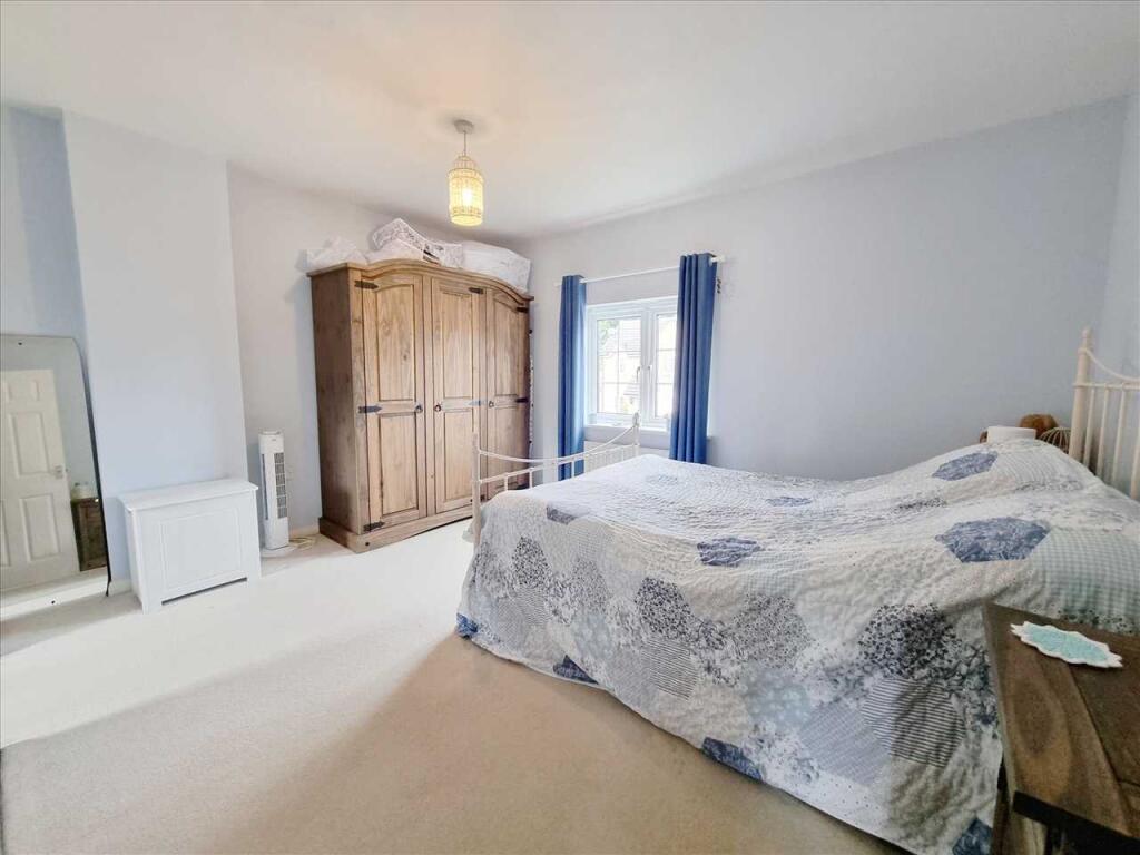 Bedroom 1: