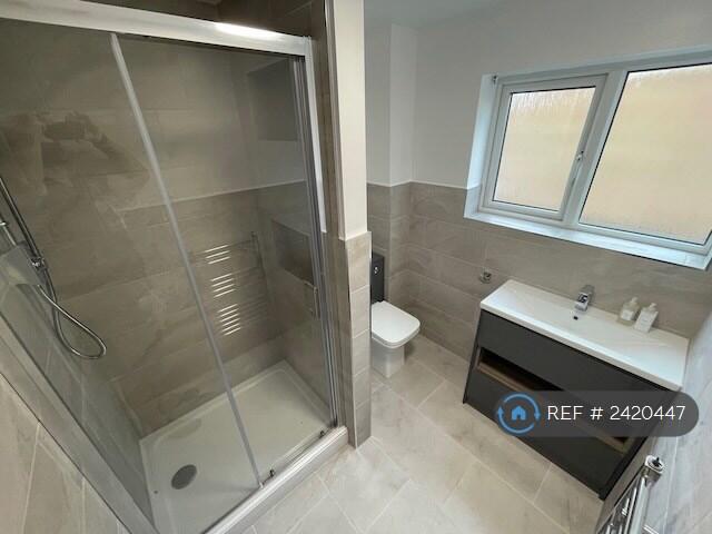 Bathroom w. Power Shower