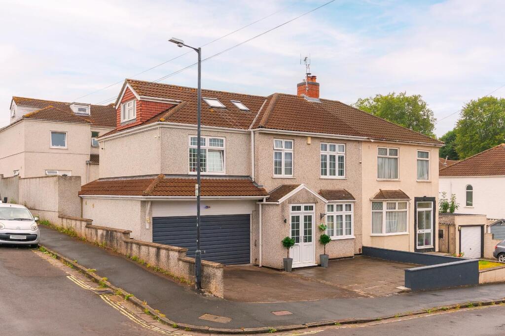 0A2AEE - External H.jpg