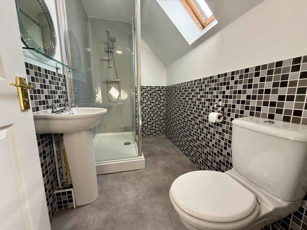 En-suite bathroom