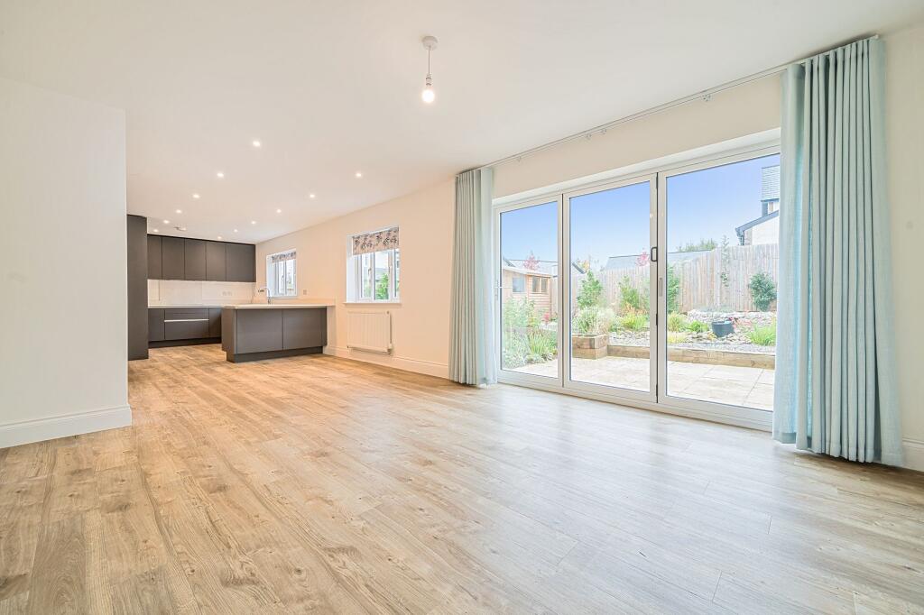 Open plan dining room/kitchen