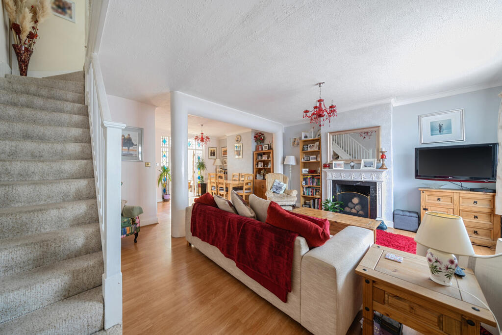 1302179-1-683ddc0...