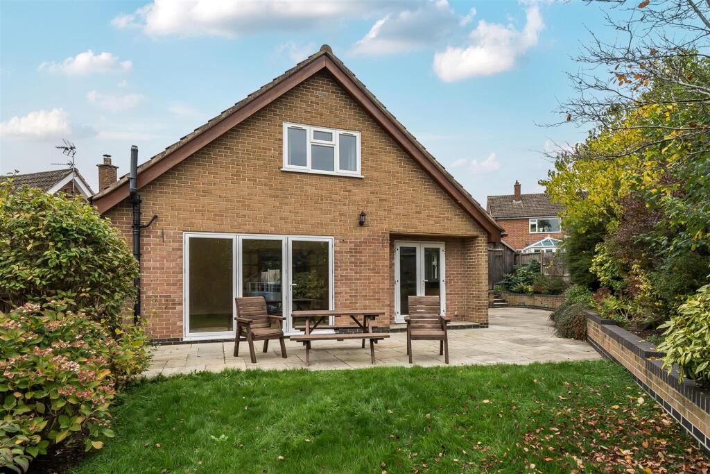 16 Nethercroft Drive, Packington